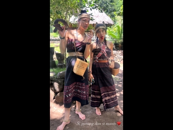  alt="Kelly Tandiono"