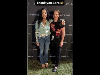  alt="Sara Evans (i)"