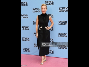  alt="Gillian Anderson (i)"