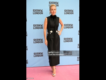  alt="Gillian Anderson (i)"