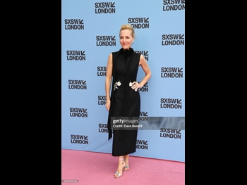  alt="Gillian Anderson (i)"