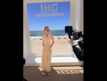  alt="Gillian Anderson (i)"