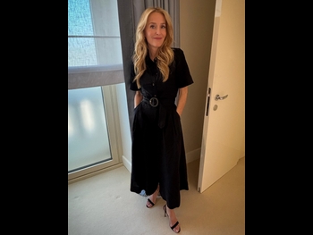  alt="Gillian Anderson (i)"