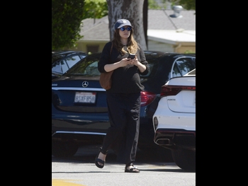  alt="Elizabeth Olsen"