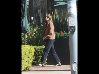  alt="Elizabeth Olsen"