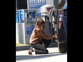  alt="Elizabeth Olsen"