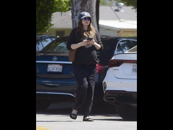  alt="Elizabeth Olsen"