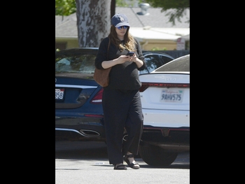  alt="Elizabeth Olsen"