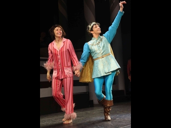  alt="Sutton Foster"