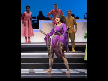  alt="Sutton Foster"