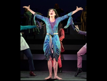  alt="Sutton Foster"