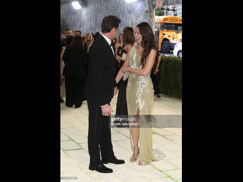  alt="Sutton Foster"