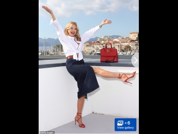  alt="Christie Brinkley"