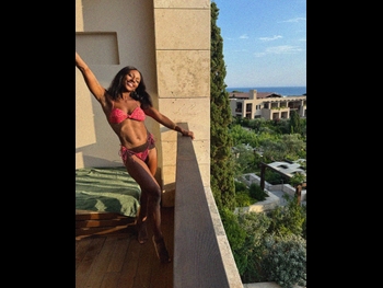  alt="Alexandra Burke"