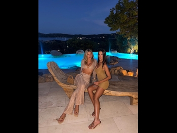  alt="Natasha Oakley"