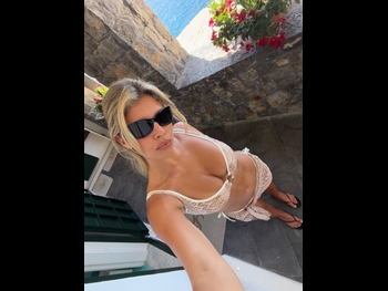  alt="Natasha Oakley"