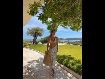  alt="Natasha Oakley"