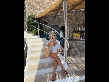  alt="Natasha Oakley"