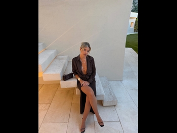  alt="Natasha Oakley"