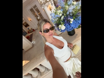  alt="Natasha Oakley"