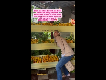  alt="Sara Foster"