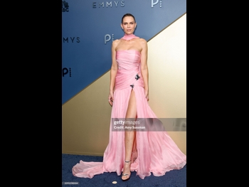  alt="Sara Foster"