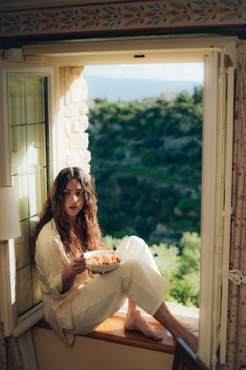 Adria Arjona