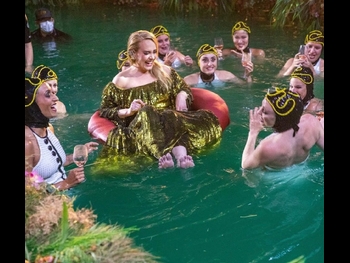  alt="Adele"