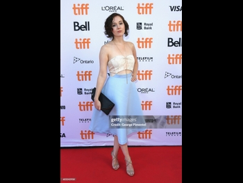  alt="Anna Chazelle"