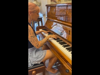  alt="Talia Mar"