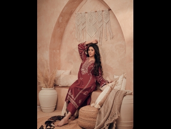  alt="Hiba Nawab"