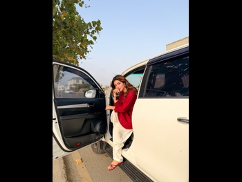  alt="Kinza Hashmi"