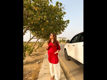  alt="Kinza Hashmi"