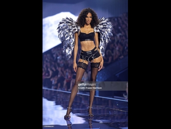  alt="Cindy Bruna"