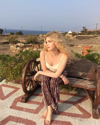 Elena Kampouris