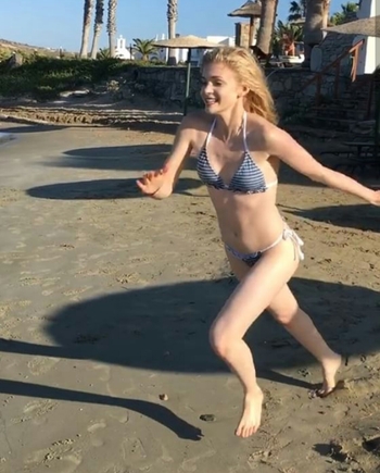 Elena Kampouris