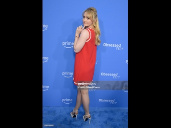  alt="Kathryn Newton"