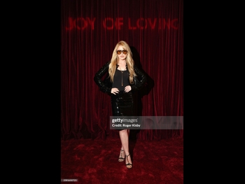  alt="Kathryn Newton"
