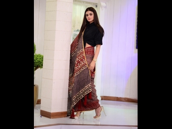  alt="Hira Salman"