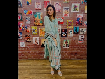  alt="Madiha Naqvi"