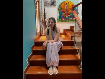  alt="Madiha Naqvi"