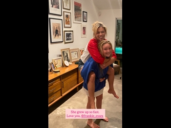  alt="Lauren Sivan"