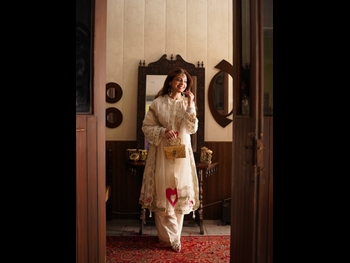  alt="Zara Abbas"