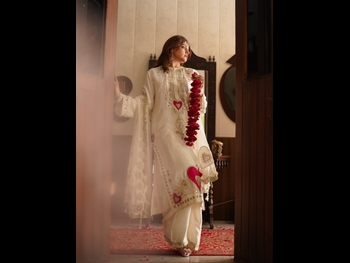  alt="Zara Abbas"