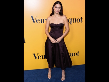  alt="Lorenza Izzo"