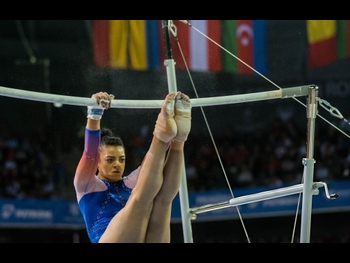  alt="Ellie Downie"