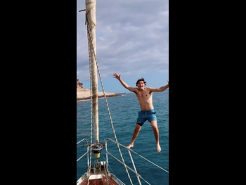  alt="David Mazouz"