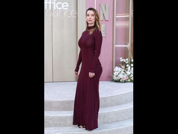  alt="Betty Gilpin"