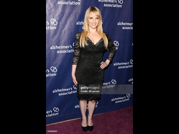  alt="Melissa Rauch"