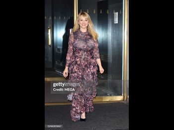  alt="Melissa Rauch"